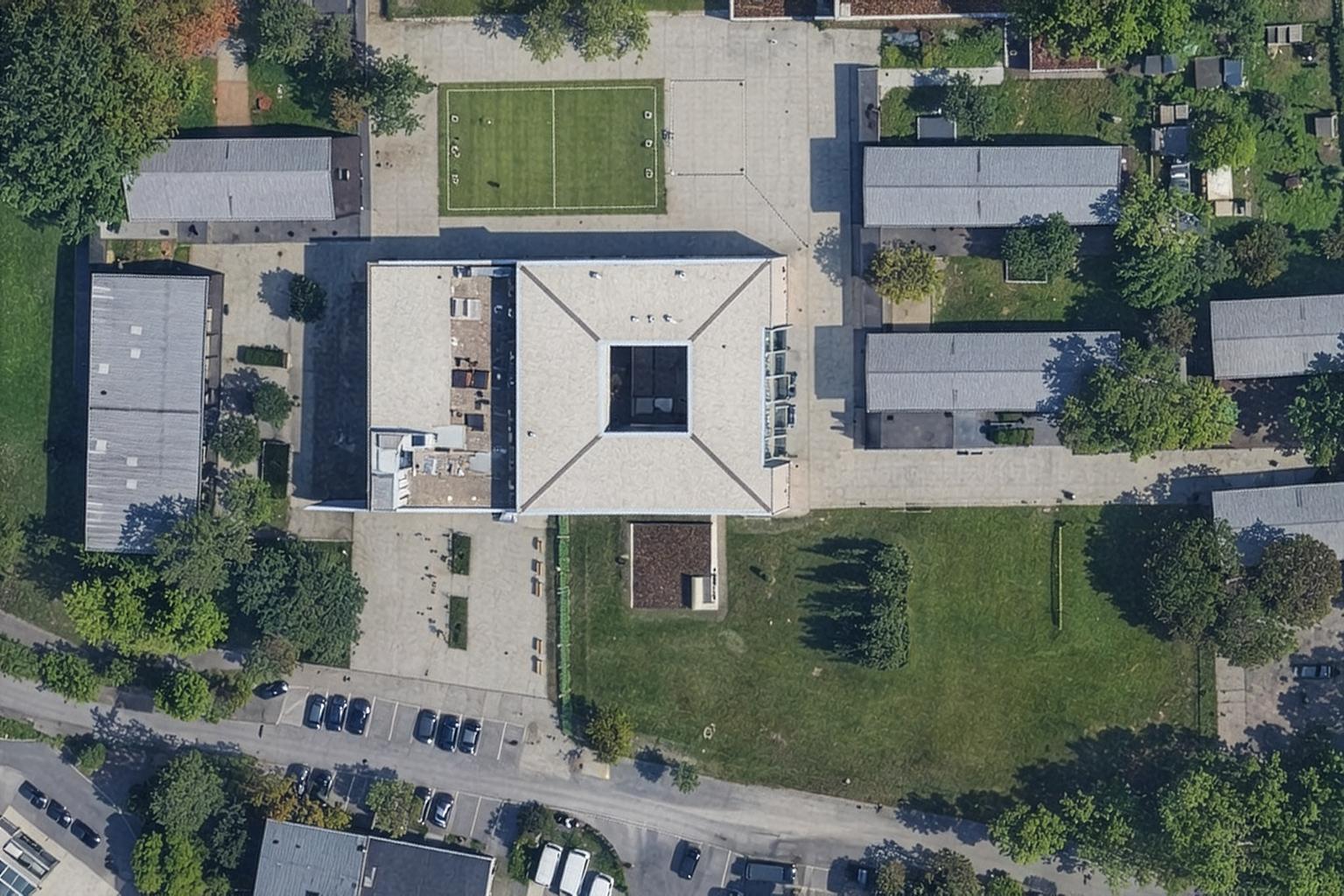 Brüder-Grimm-Schule Hamburg-Horn – Standort Querkamp mit Schulgebäude